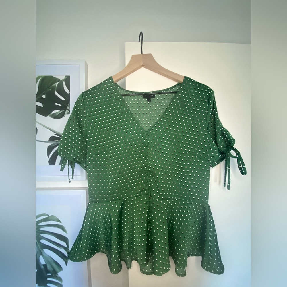 Who What Wear Green Polkadot Short Sleeve Top